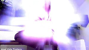 Niccole Andrews παίρνει μαύρο πούτσο στη δεύτερη αναλ γύρα