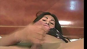 ムチムチフィリピン人レディボーイが大量ザーメンぶっかけ