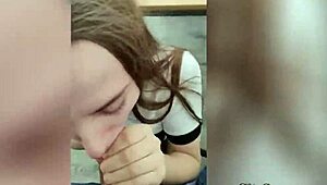 Blowjob Girlfriend Gives a Blowjob to Her Boyfriend