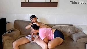 meia irmã fode comigo quando a família tá fora