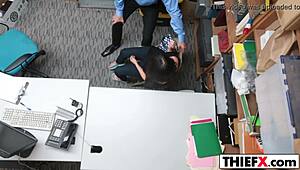 18+ varas ottaa upseerin kovan kyrvän autotallitoimistossa hardcore