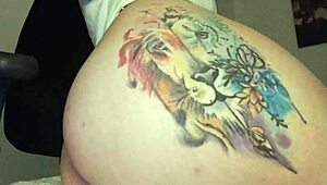 Lucyplay spreads cum on her body and tattoos while chatting with you