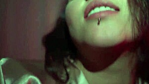 Colombian Teen Dances Seductively Before Blowjob