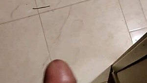 Me Encanta Espiarla Mientras Se Baña Y Después Pedirle Que Me La Chupe Y Yo Lamer Su Culo