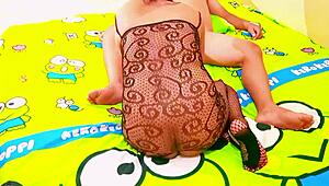 stunning hotel receptionist gets wild with her smooth body