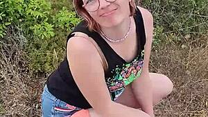 Hey, Willst Du Meine Petite 18+ Blowjob Draußen In Der Zypriotischen Natur Sehen?