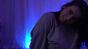 Colombian Teen Dances Seductively Before Blowjob