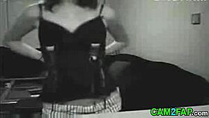 Webcam girl stars in free teen porn video. Her amateur skills shine in steamy online sex.