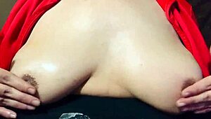 me gusta que me miren las tetas mientras cuento historias de placer y deseo intenso