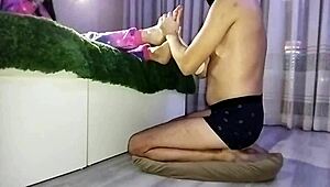 Relaxing Foot Massage Before Bedtime