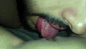 Presente de aniversário leo skull me acordou levando uma chupada gostosa na buceta até chegar o orgasmo veja mais em xv red