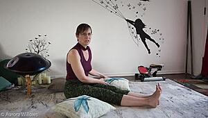 The russian milf in yoga pants gives a lesson on nude poses and cameltoe teasing