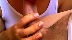 La madrastra sexy y su hijastro descubren un vínculo inesperado en el apartamento