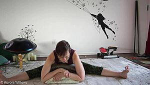 The russian milf in yoga pants gives a lesson on nude poses and cameltoe teasing