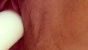 hey, wanna see pussy getting fucked with a dildo and squirting? 😏