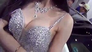 Voyeur Downblouse Clip Captures Sneaky Glances in Public Hidden Moments