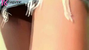 Эй Николь, почему дразнишь нас, раздеваясь в синем в спальне?