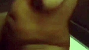 अरे, देखो यह होममेड सेक्स विशाल बालों वाली और बड़ी ब्लैक कॉक वाइब्स के साथ! 😜