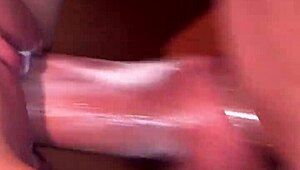 Dalam AO-Gangbang 2, kumpulan gay lelaki kongkek bareback.