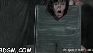 slave hottie punished in latex garage