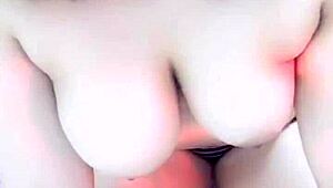Hey, wanna see how wild Vietnamese girls get in bed?