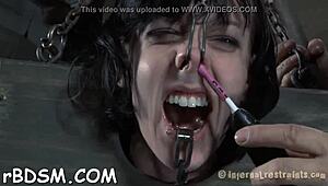 slave hottie punished in latex garage