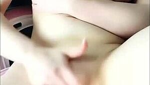 Gadis Gamer Berambut Merah Lizzie Buns Pandu Awak Lancap Kote Dan Pancut Bersamanya