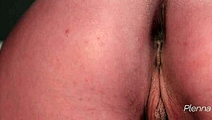 صديقتي تعلمت تدخل ألعاب عملاقة في طيزها - أغاثا لودوفينو وغابرييلا مانهايس