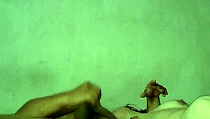 Amateur couple gives a creampie to the boss's niece