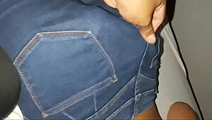 Un vídeo casero con una colegiala parte 1