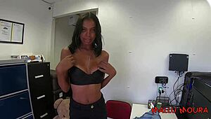 Minha Mallu Moura debuts with spicy solo lingerie show