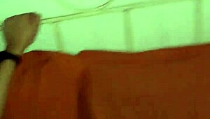 Me revento contra la pared mientras tiraba de mi pelo largo.