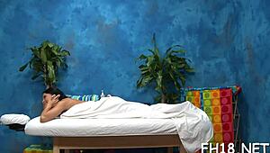 Hey, that massage turns into hot sex at the parlour 😏