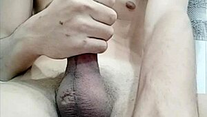 Watch Onitsuki masturbate on cam?