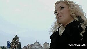 Sbírání roztomilé české blondýnky.