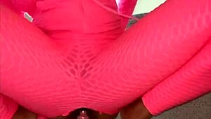 kapri explores dildo in anal style