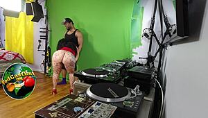 Queen Rogue Kneels for BBC Blowjob Action