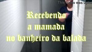 i noticed this safada in the bathroom and she came to suck me good.