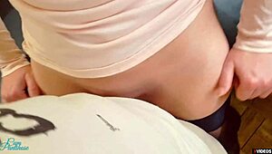 Styvmamma guidar grov creampielektion i tighta strumpbyxor