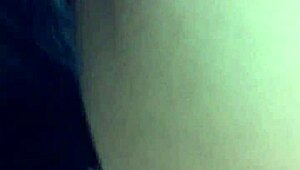 Outdoor babe in jeans upshorts video