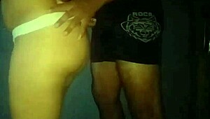 rica colombiana milf gets big cock cumshot