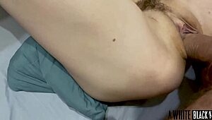 Amateur couple enjoys fisting and squirting