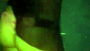 rica colombiana milf gets big cock cumshot