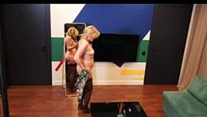 watch me masturbate on the cold floor