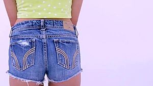 सेक्सी लड़कियां एक साथ चूत चाट रही हैं और वाइल्ड ऑर्गेज्म ले रही हैं 😍