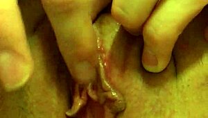 Hey, watch my wife masturbate at home 😏