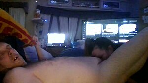 wife gives anniversary blowjob 😘