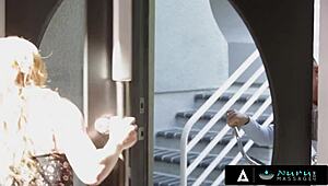 Nuru massage chok! 18yo luder knepper DILF nabo for konens cykel