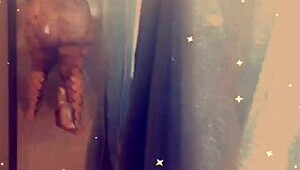 Sexy Lexxy grinds her fat ass slowly, shaking it seductively