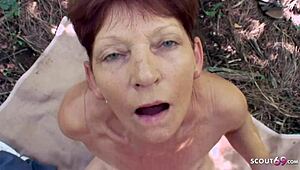 81-jährige Oma gefilmt bei skandalösem Sex von Stiefenkel